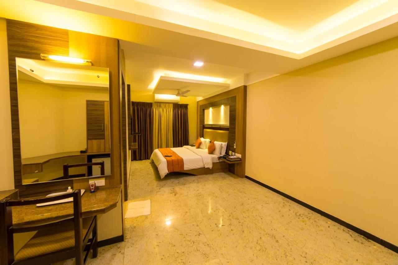 The Madurai Residency Hotel Bagian luar foto