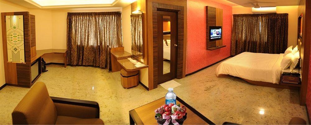 The Madurai Residency Hotel Bagian luar foto